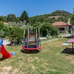 Eden Villa *