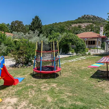 Eden Villa *